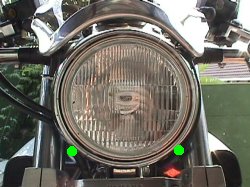 Description : http://maxijoe.free.fr/Furbur/Headlamp_retaining_screws.jpg